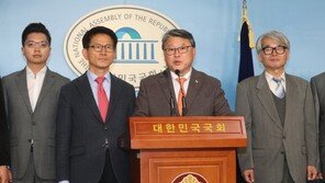 우리공화·자유통일당 합당 선언…“미래통합당과 후보단일화 추진”