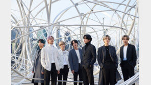 방탄소년단, 美 ‘커넥트, BTS’ 전시 현장 방문…인증샷 공개