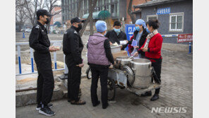 中의사 “코로나19 퇴원 환자 체내에 바이러스 남아 있을 수 있다” 
