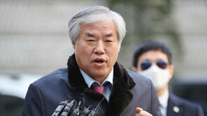전광훈 목사, 구속심사 출석…마스크 안한채 “계속 저항할것”