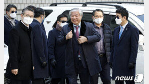 전광훈, 영장심사 2시간 만에 끝나…“7번고발 7번왔다. 계속 저항”