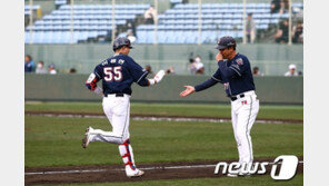 ‘이흥련 결승 3점포’ 두산, 일본 세이부에 8-7 역전승