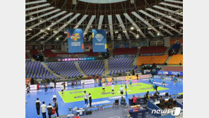 ‘무관중 경기’에도 프로배구 사령탑은 걱정 가득 “불안하다…”
