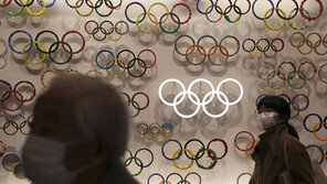 日 정부 “도쿄 올림픽, 계획대로 진행”…IOC위원 취소 전망에 ‘발끈’