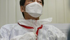 [청계천 옆 사진관]‘바이러스’ 와 싸우러 대구 내려간 ‘의사’ 안철수 