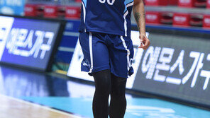 신한은행, 삼성생명 26점차 완파…단독 3위 유지