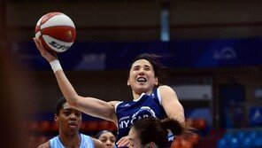 신한은행, 삼성생명에 설욕…PO가 보인다!