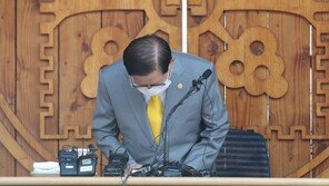 신천지 이만희, 엎드려 사과 3일만에 120억 기부…다목적 카드?