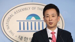 ‘박근혜 옥중서신 발표’ 유영하, 미래한국당 비례대표 공천 신청