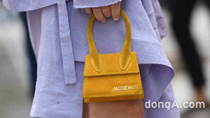 작지만 강력한 ‘미니백’… “올해도 인기 이어진다”