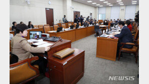 국회 행안위, ‘드라이브 스루’ 투표소 제안…“검토하겠다”