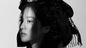 ‘화보 장인’ 송혜교, 시선 끄는 ‘압도적 비주얼’