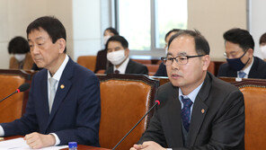 ‘드라이브스루’ 투표 도입에…선관위 “현실적으로 불가” 난색