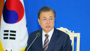 文대통령, 경제금융 점검회의 주재…팬데믹 위기 대응 논의