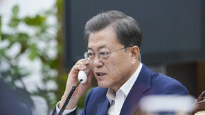 마크롱 “韓 코로나 조치 배우고 싶다”…文대통령 “적극 공유” 