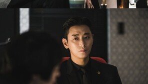 ‘하이애나’ 김혜수·주지훈, 눈물의 위스키 회동…묘한 기류