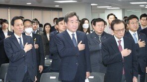 자가격리 의원들 속출…갑자기 마스크 쓴 민주당 [청계천 옆 사진관]