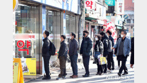 ‘마스크 5부제’ 1주전과 비교해보니…“오늘 5분만에 샀다”