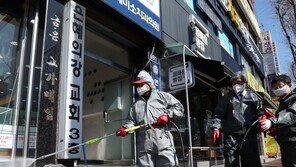 “올 한 해 코로나와 살아야”…단기전→장기전 태세 전환 ‘시급’