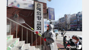 상가 건물에 다닥다닥 예배당 “중소교회도 멈춰야 산다”