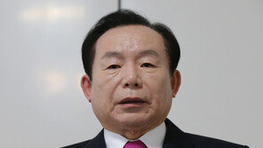 이인제, 총선 불출마 선언…“문정권 폭정 심판해달라”