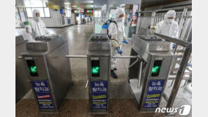 경찰, 퇴근길 지하철 무빙워크 침 바른 男 특정…코로나19 검사 의뢰