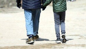 할아버지와 손자[고양이 눈]