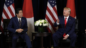 미일 정상 전화통화…트럼프 “도쿄올림픽 연기 매우 현명”