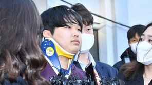 포토라인 선 ‘박사’ 조주빈에 영국 BBC도 관심