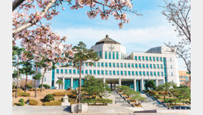 모든 수업에 ‘동료평가제’ 도입… 학생-팀 중심 집단지성 학습 유도