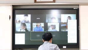 “소리 울리고, 영상 끊겨…” 온라인 수업 시범학교도 원격수업 ‘혼란’