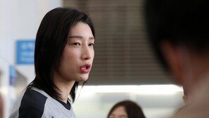 터키서 뛰는 김연경, 코로나19 확산으로 발 ‘동동’