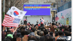 전광훈 이끄는 한기총 “정부 예배방해는 공권력 남용” 주장