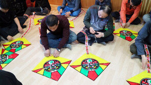 [청계천 옆 사진관]코로나19 “액(厄)” 날려 보내는 연날리기