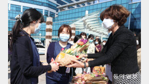 [청계천 옆 사진관]주한 네덜란드대사, 코로나 의료진에 ‘튤립’ 선물