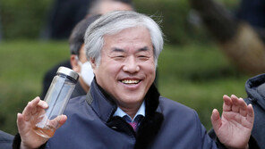 ‘선거법 위반’ 전광훈, 첫 재판…“급사 위험” 판단은 아직