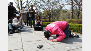 황교안 “모든 걸 걸고 종로 뛰어들어…도와달라” 큰절