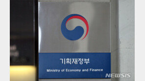 공공기관 채용, 2만6000명 그대로 유지… 영어성적 유효기간 확대