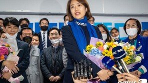‘박빙 승부’ 오세훈 꺾은 고민정 “동료 의원 많아져 매우 기뻐”