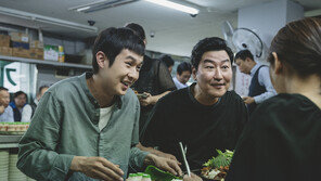 ‘기생충’ 美 OTT 훌루서 인기몰이…역대 스트리밍 2위