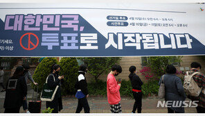 정부 “1~2주 더 관찰 필요…일요일 고강도 거리두기 연장 여부 발표”