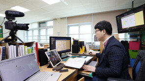 초등 1~3학년 온라인 개학 마지막 합류…우려했던 ‘접속 대란’ 없었다