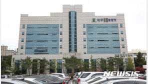 ‘운전 험하게 했다’ 침뱉은 코로나19 확진자 불구속 기소