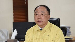 홍남기 “소득 상위 30% 위해 나랏빚 내서야”…반대 의사 밝혀