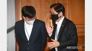 5대 기업 만난 김상조 靑 정잭실장 “거대여당 걱정마세요”