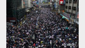 홍콩노조, 노동절 시위 강행한다…“4명씩 1.5m 간격으로”