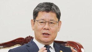 [단독]김연철 통일장관 본보 인터뷰 “판문점선언 비준, 새 국회와 상의해 추진”