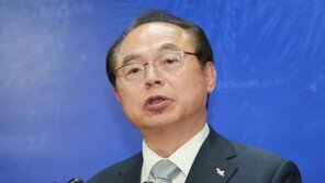 ‘오거돈 성추행’에…與 “즉각 징계” vs 野 “파렴치를 넘어 끔찍”