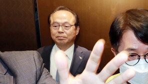 당 지지율 52% 기록한 날 대형 악재 잇따라…與, 수습 부심