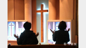 ‘사회적 거리두기’ 완화 첫 주말…순복음교회 현장예배 재개[청계천 옆 사진관]